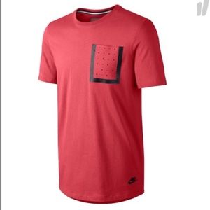 Nike Men’s Sportswear 100% Cotton Tech Knit Bonded Pocket Tee In Coral & Black